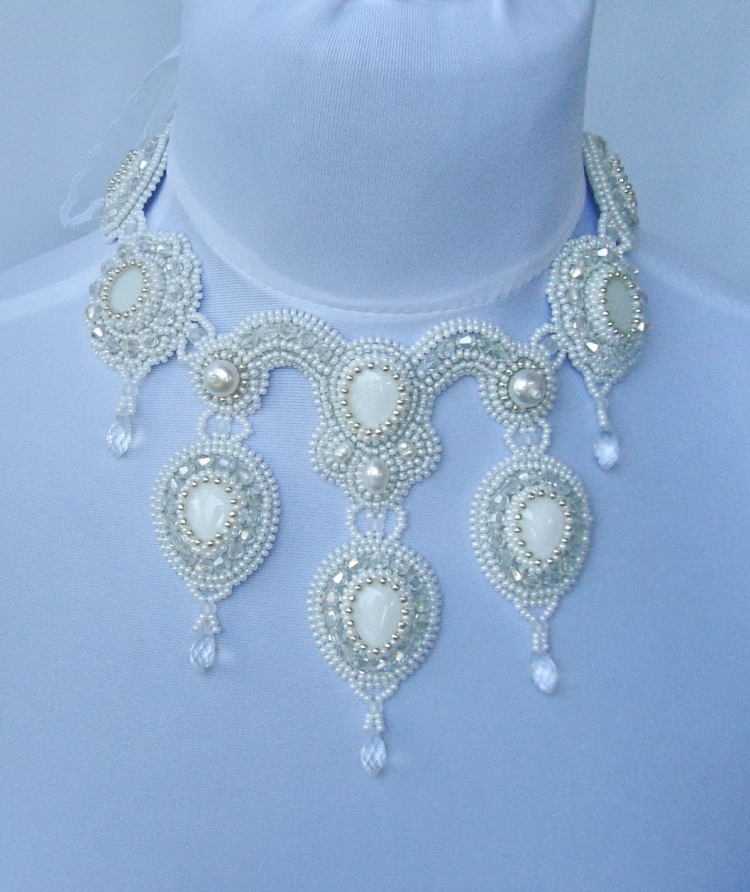 Свадебное украшение бисером