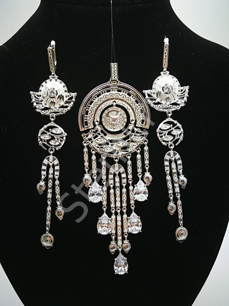 Стилизованные якутские украшения