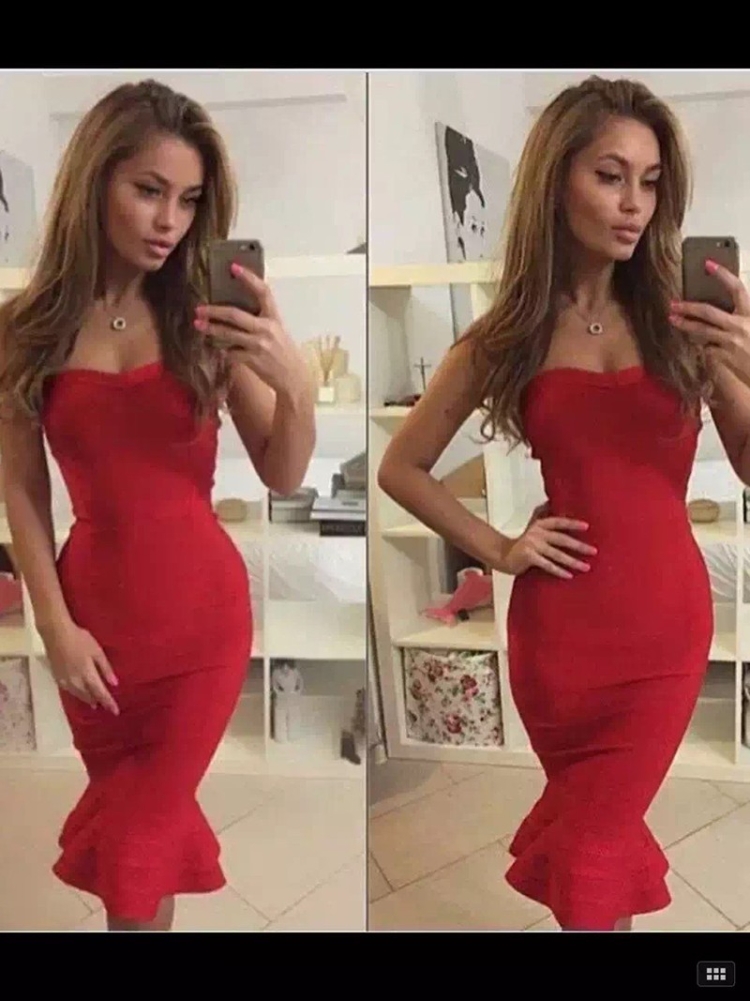 Девушка в платье селфи