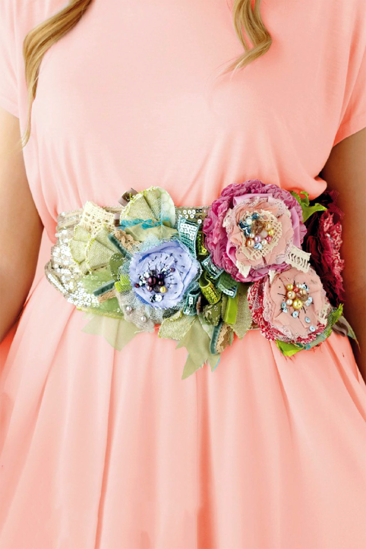 Тканевый цветок на платье