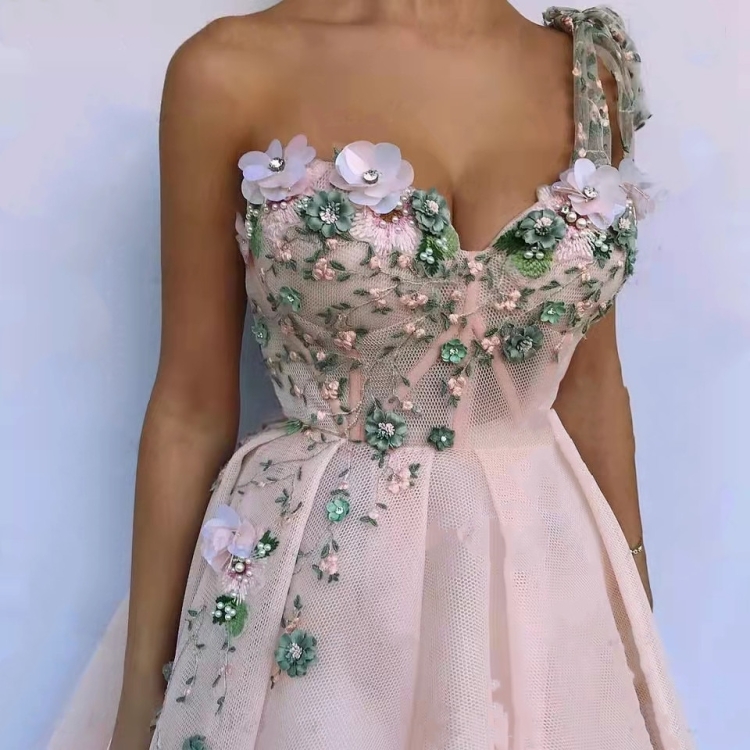 Декор платья цветами