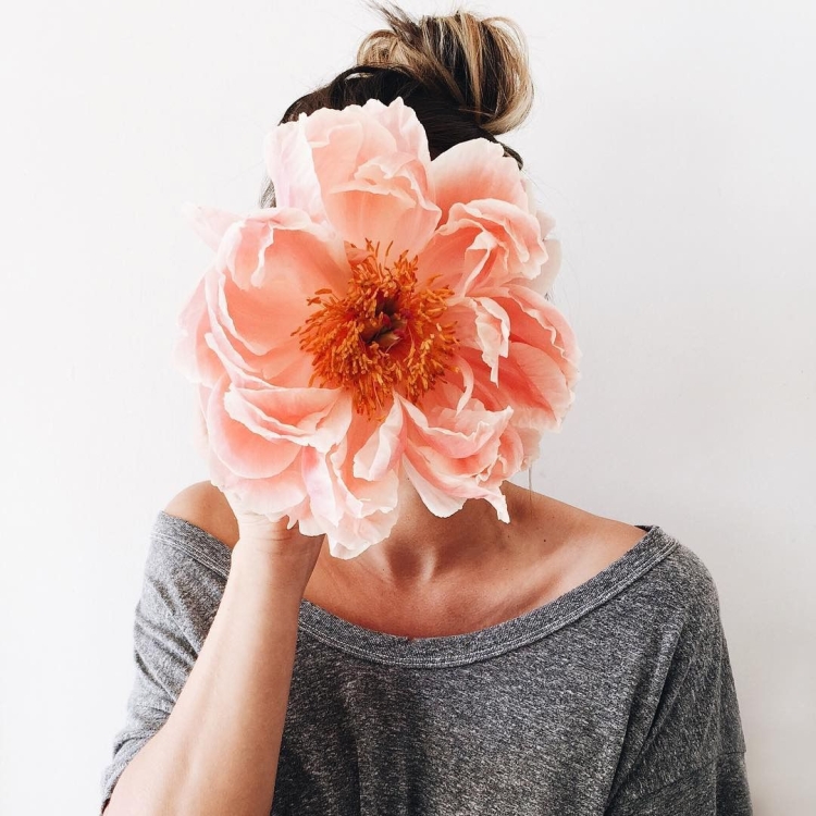 Свитер с розами