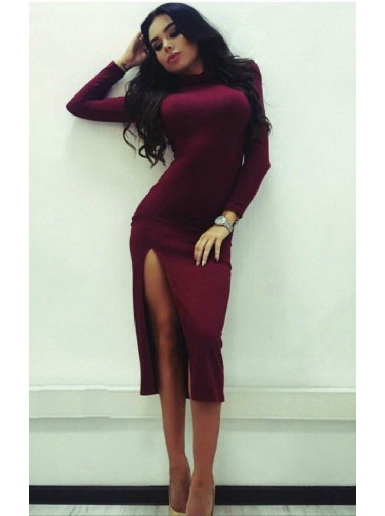 Облегающее платье с разрезом