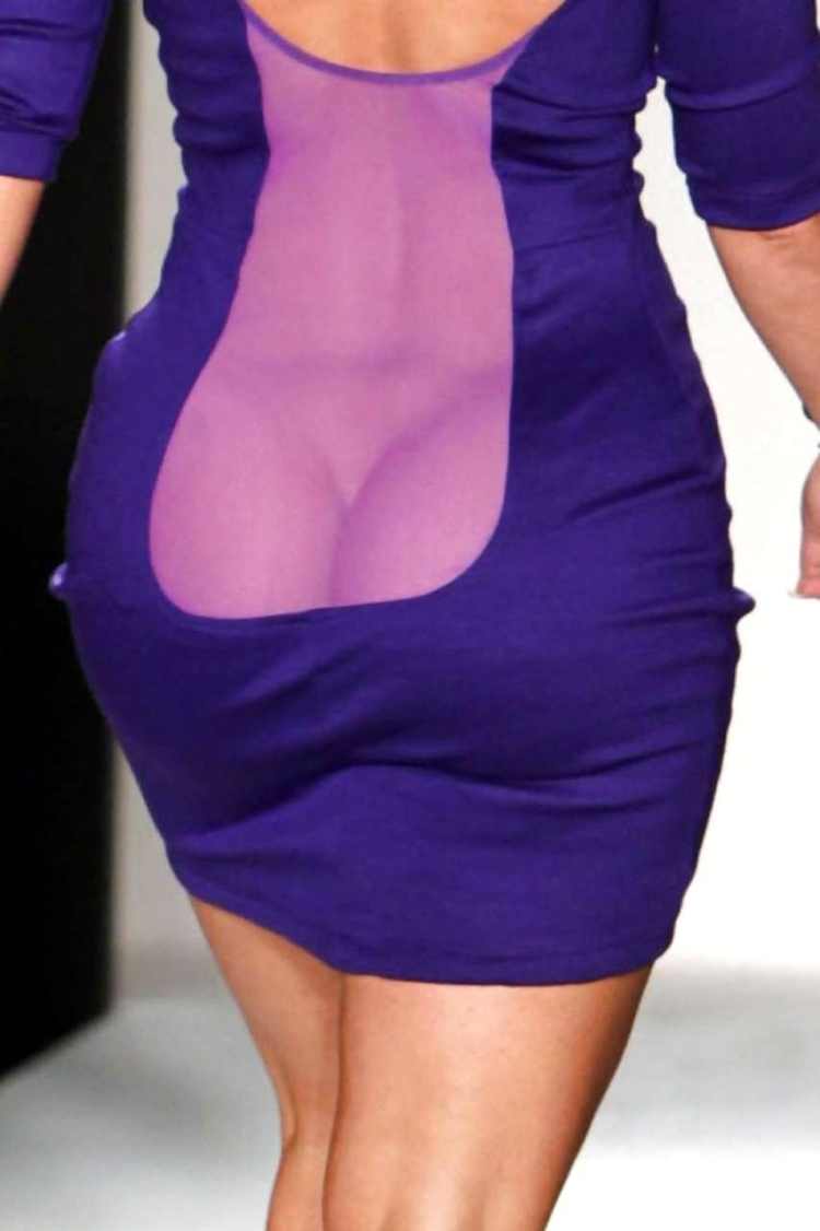 Платье с вырезом до ягодиц