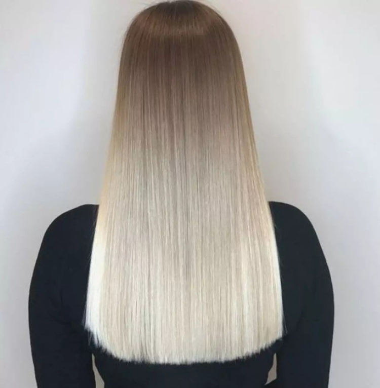 Ровные волосы до лопаток