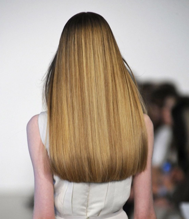 Ровная стрижка на длинные волосы