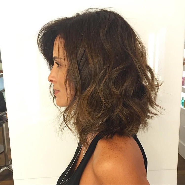 Длинное каре на волнистые волосы