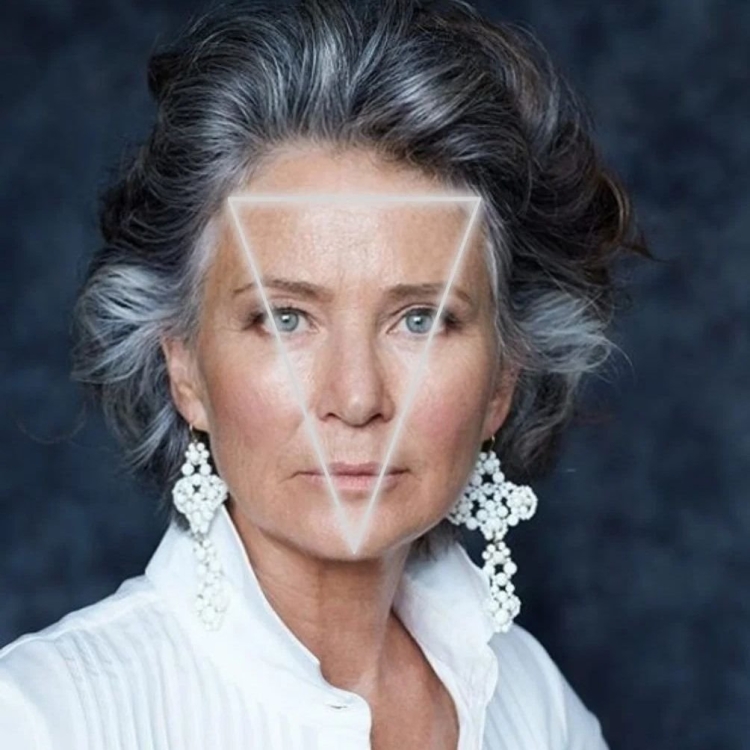 Женщины с седыми волосами