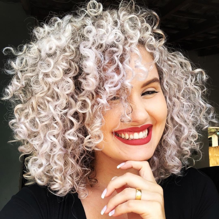 Седой кудрявый