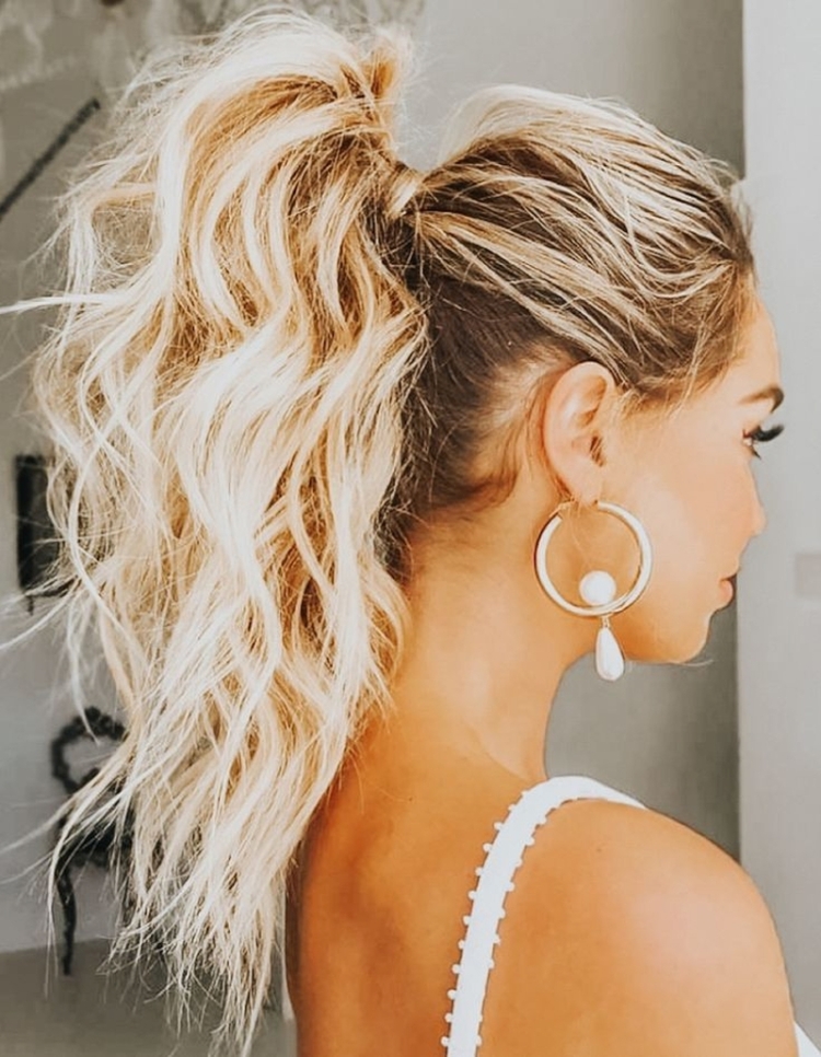 Хвост на средние волосы