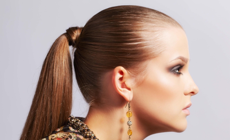 Красивый хвост на длинных волосах