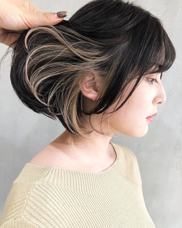 Осветленные пряди у висков