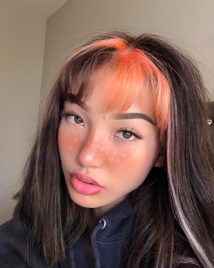 Наполовину окрашенная челка