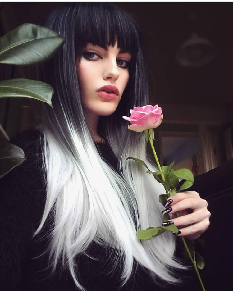 Белые волосы с челкой