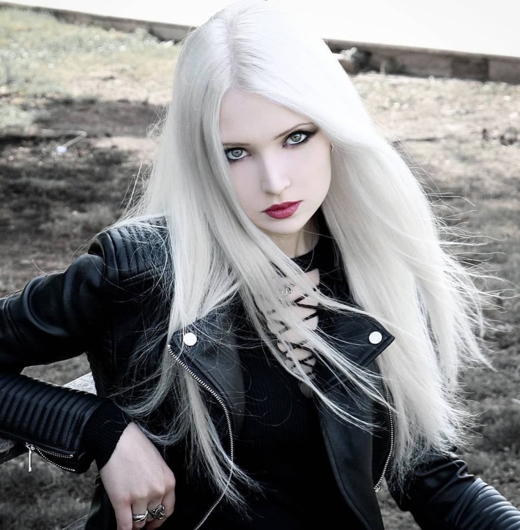 Элизабет Вольф