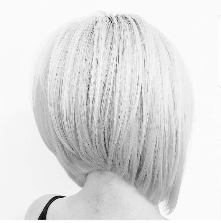 Боб каре с удлинением Деметриус