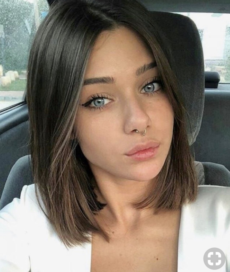 Красивые девушки с короткими волосами до плеч