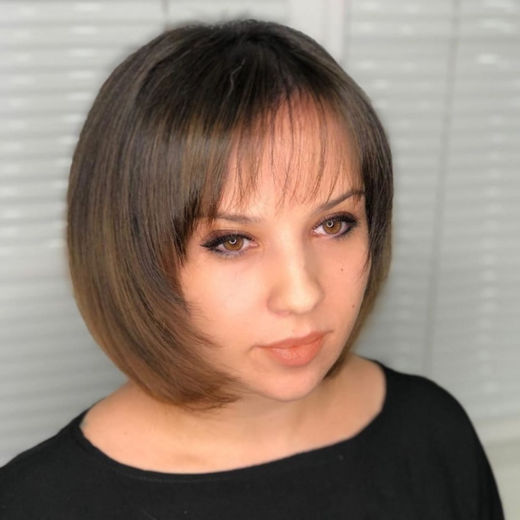 Каре на редкие волосы с челкой