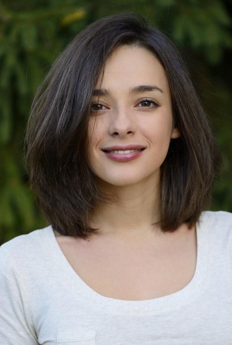 Каре до плеч на круглое лицо