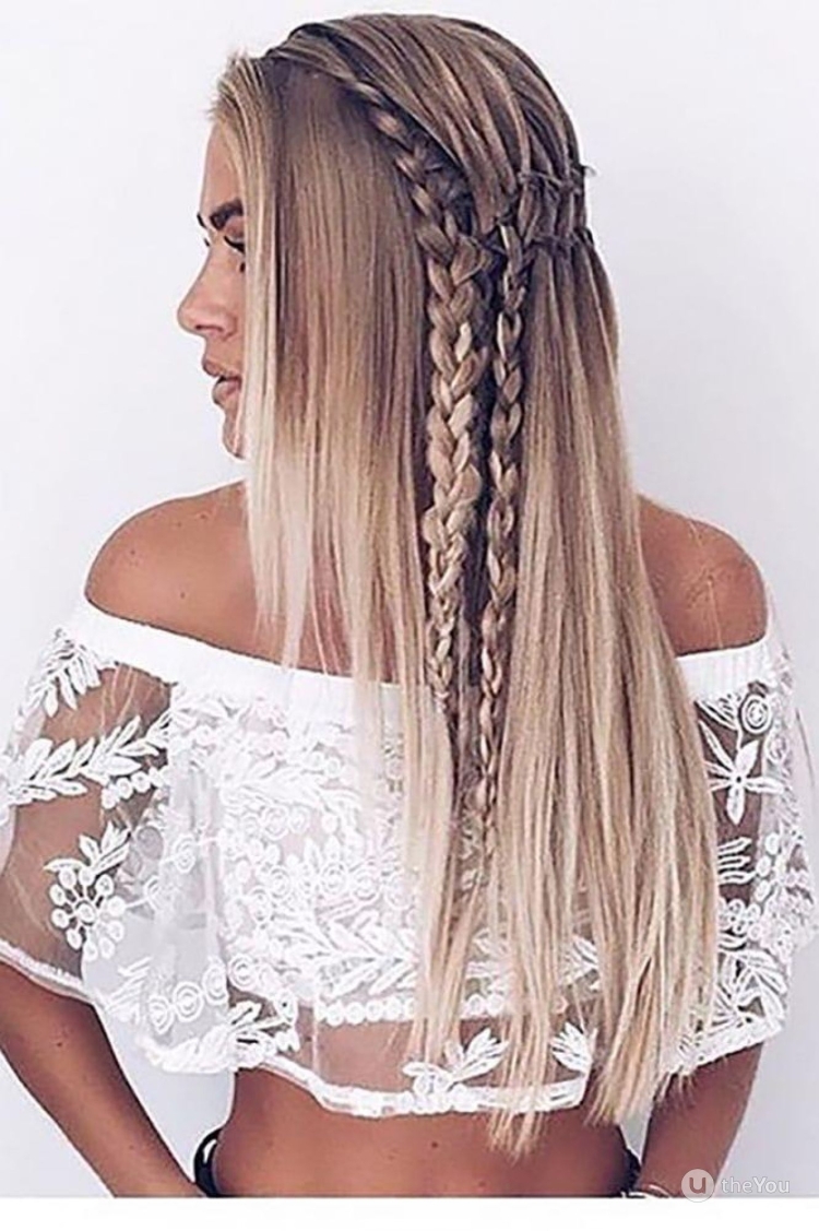 Тонкие косички в распущенных волосах