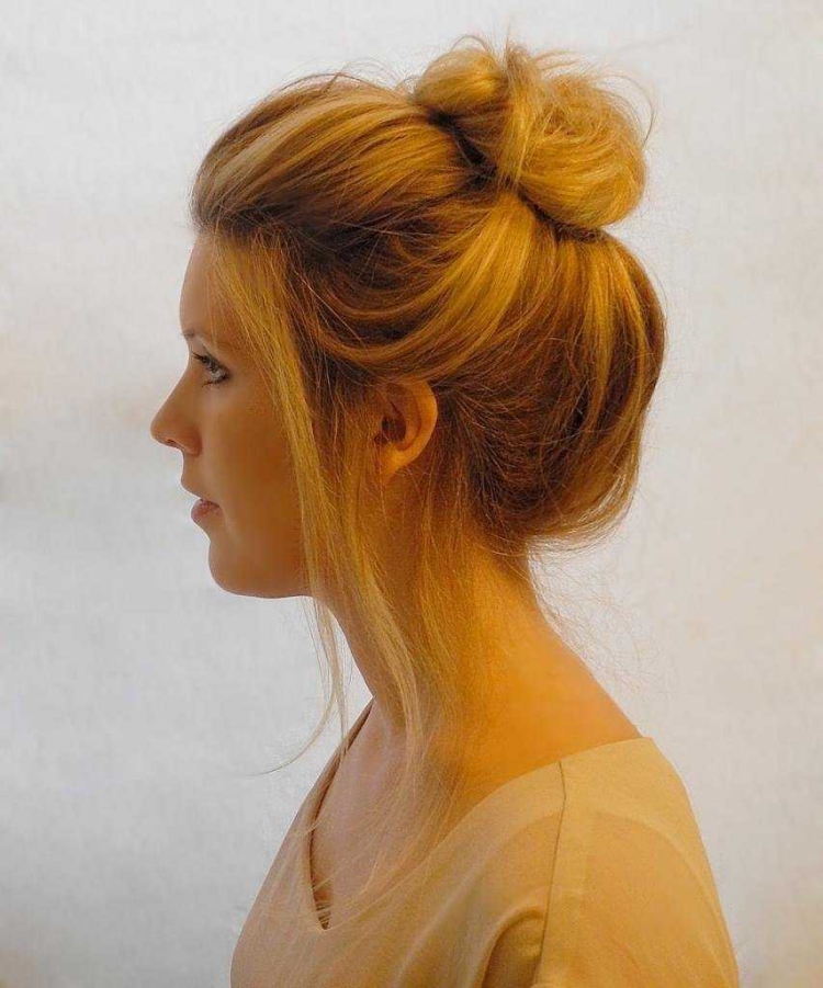 Прическа небрежный пучок