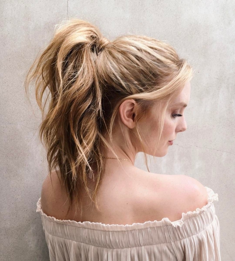 Небрежная прическа на длинные волосы