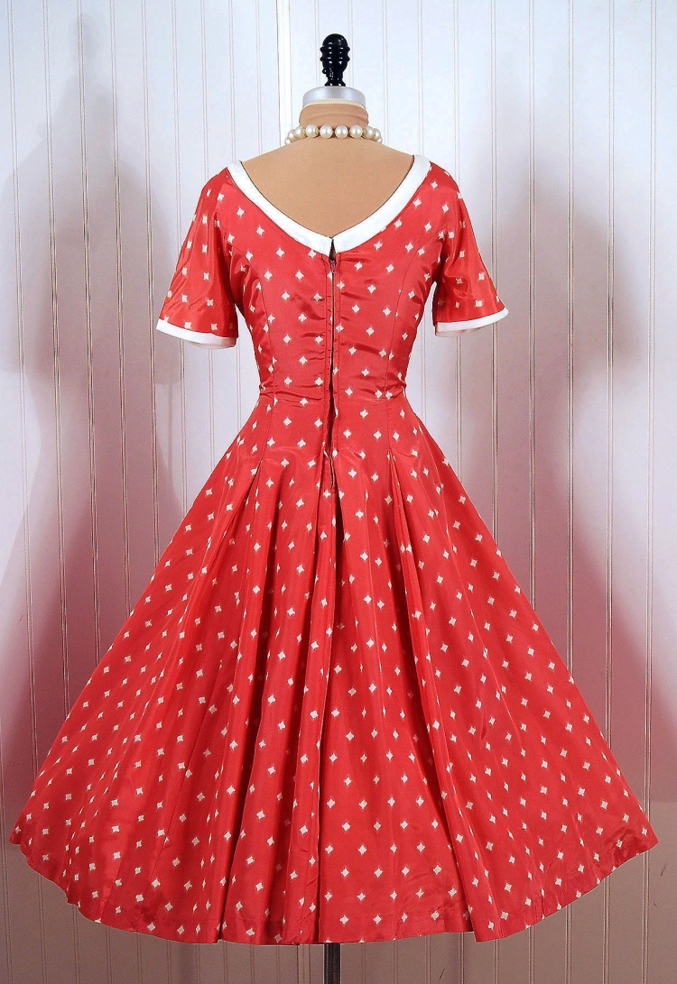 Мальчик в платье