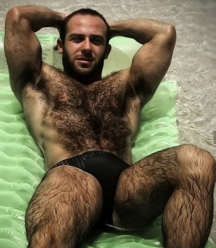 Волосатый мужчина прикол