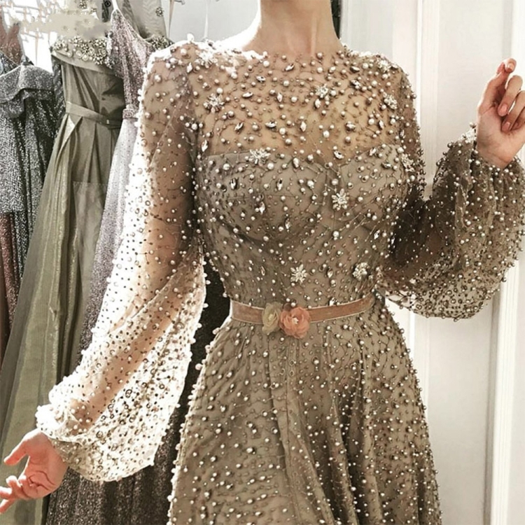 Платье с бусинами