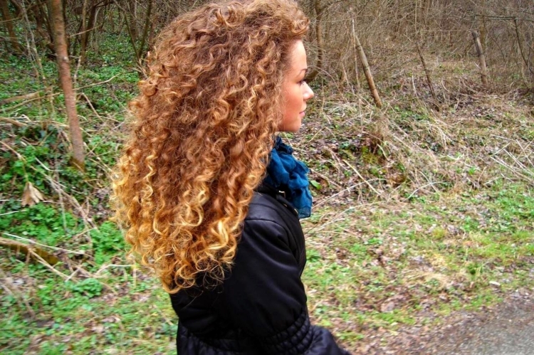 Копна волнистых волос