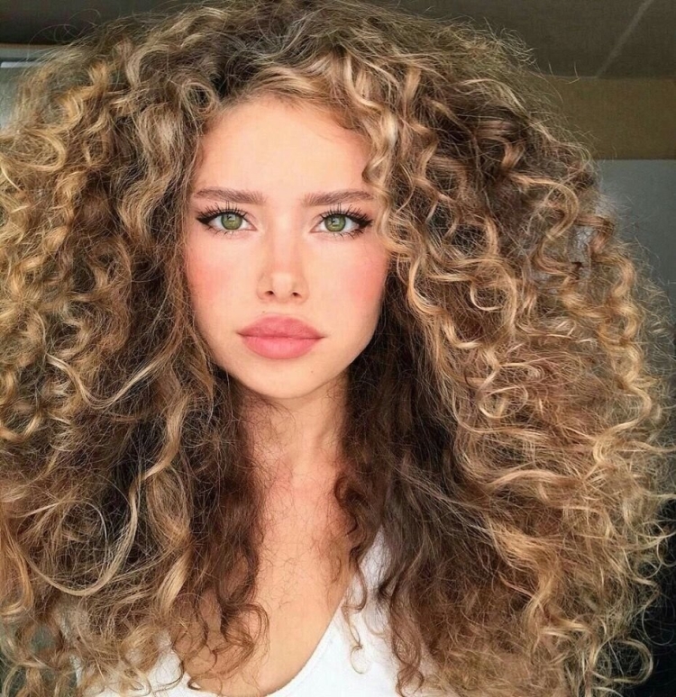 Натали Литвинова с кудрями