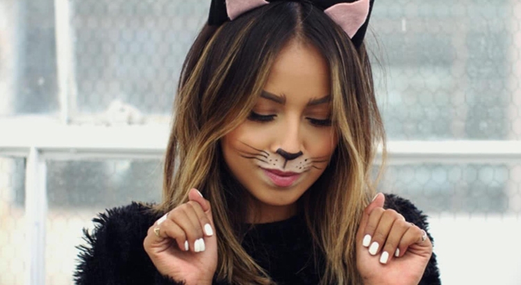 Девушка с ушками