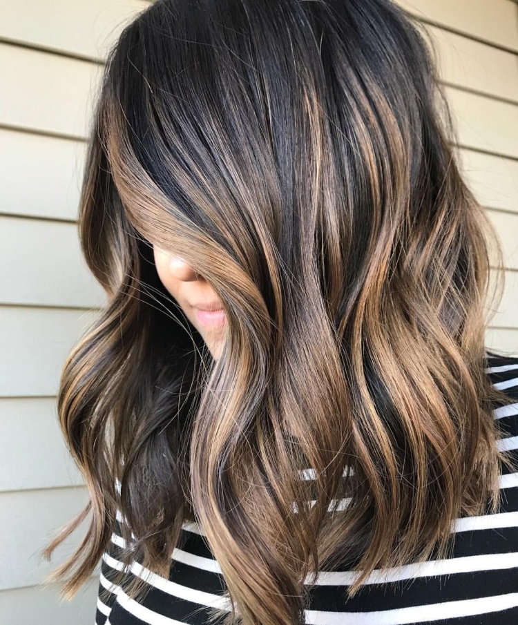 Легкое окрашивание темных волос