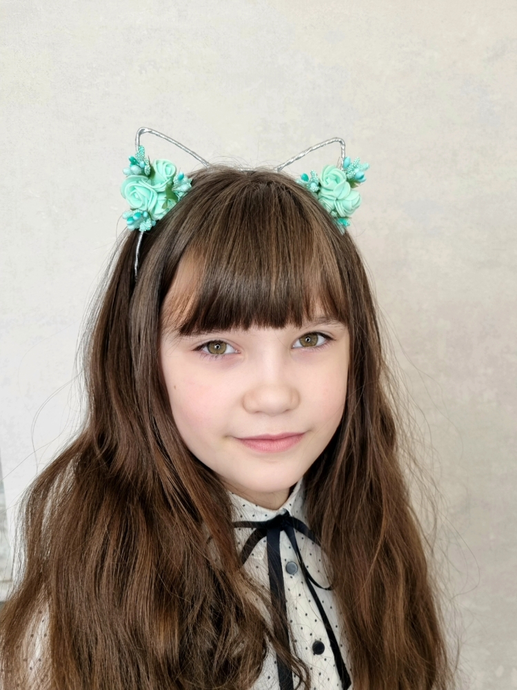 Красивый ободок с кошачьими ушками