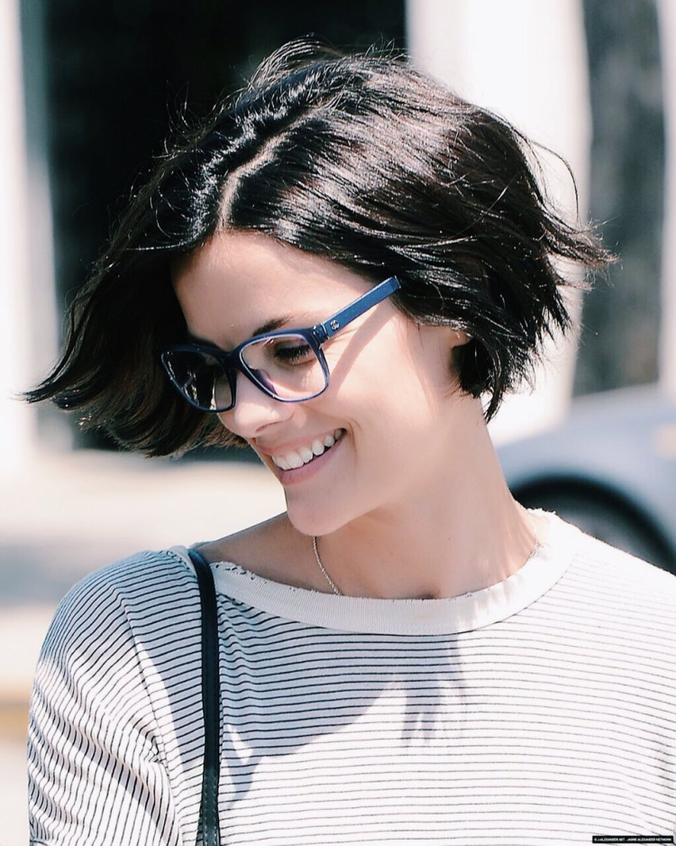 Стрижки для женщин в очках