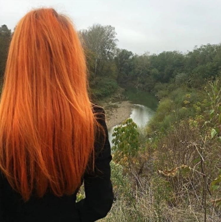 Рыжие волосы без лица