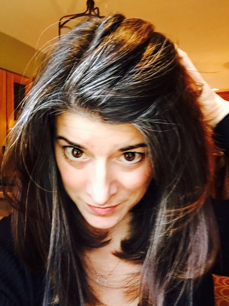 Седина на каштановых волосах