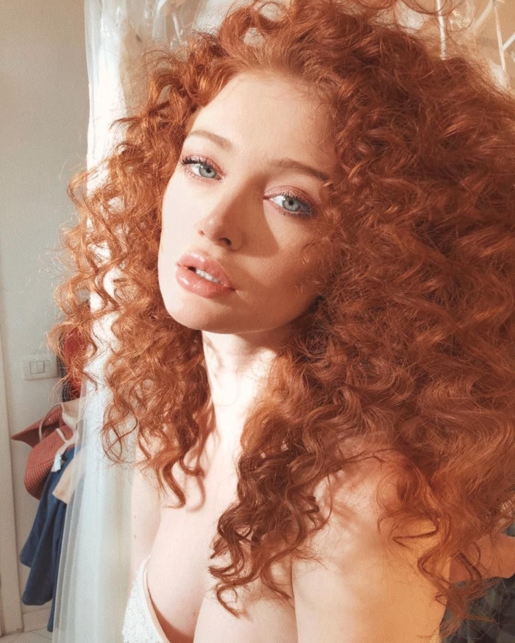 Анджелина Мишель рыжая