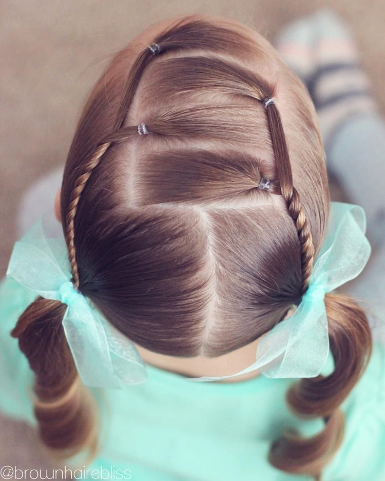 Прическа с пробором для девочки