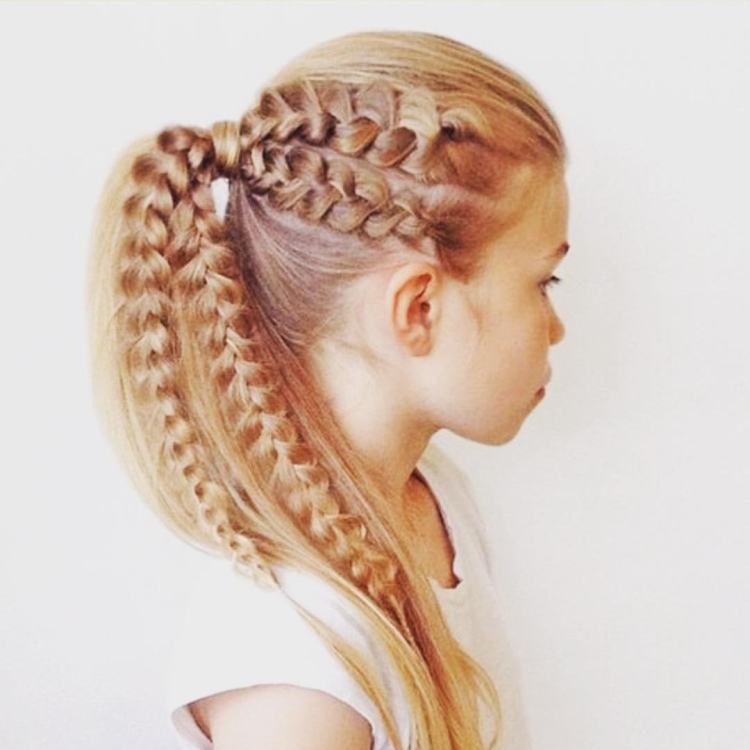 Прическа для девочки подростка с косичками