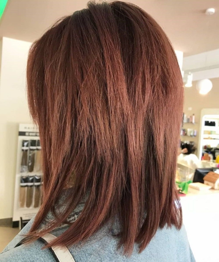 Женские стрижки на средние волосы сзади