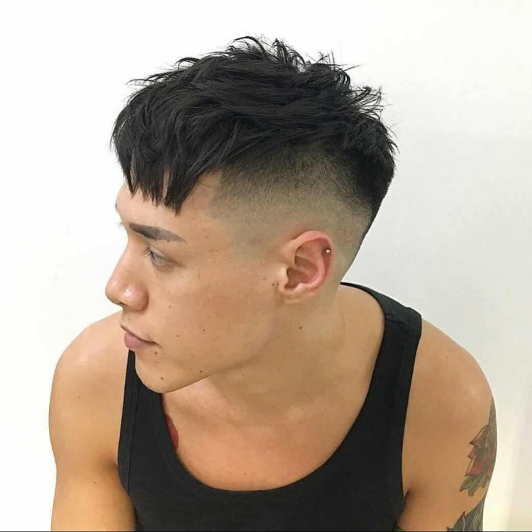 Стрижка с пробритыми боками