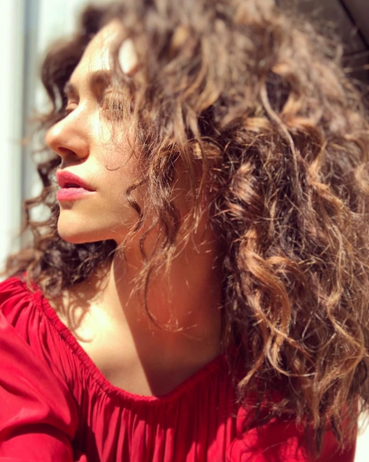 Эмми Россум кудрявые волосы