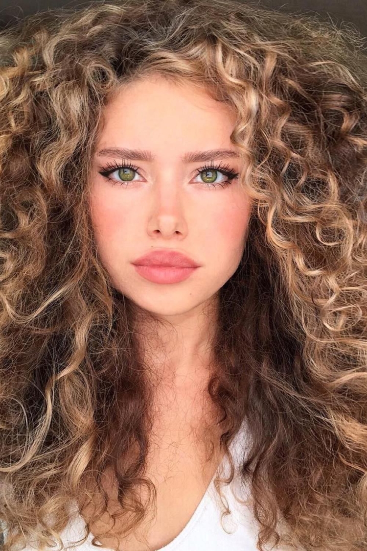 Натали Литвинова с кудрями