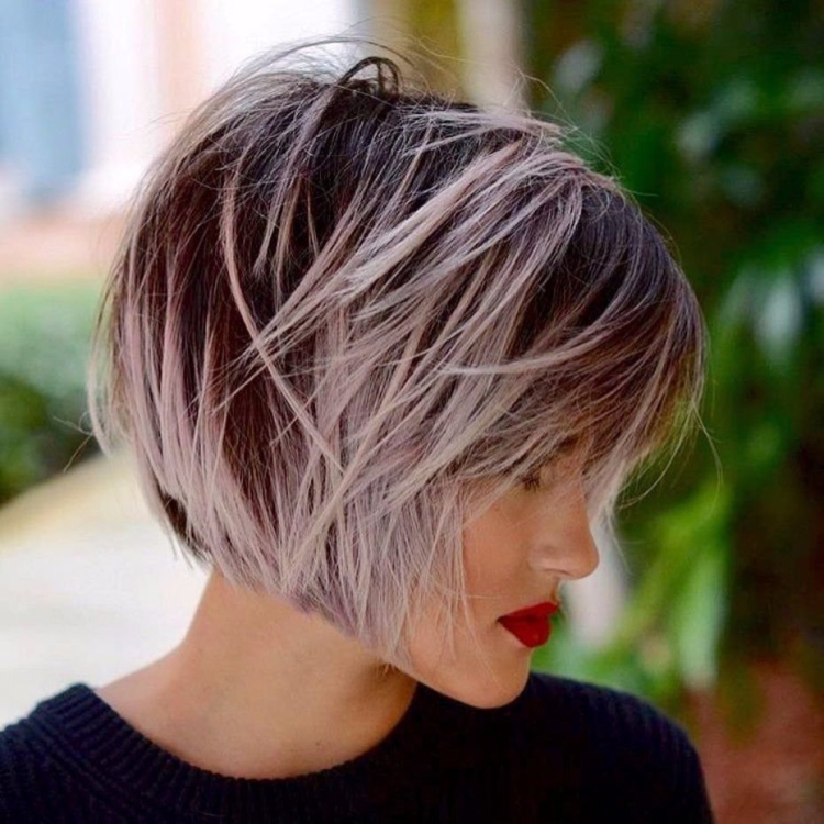 Стрижка Боб каре на средние градуированное