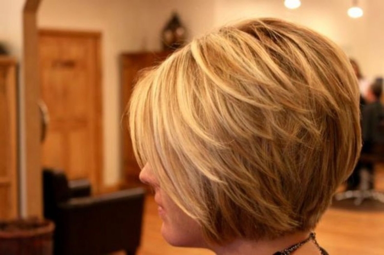 Стрижка layered short Bob