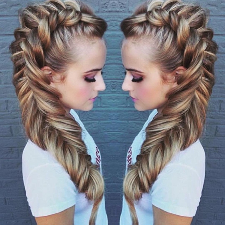 Две объемные косы на длинные волосы