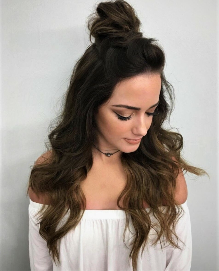 Мальвинка с пучком на длинные волосы