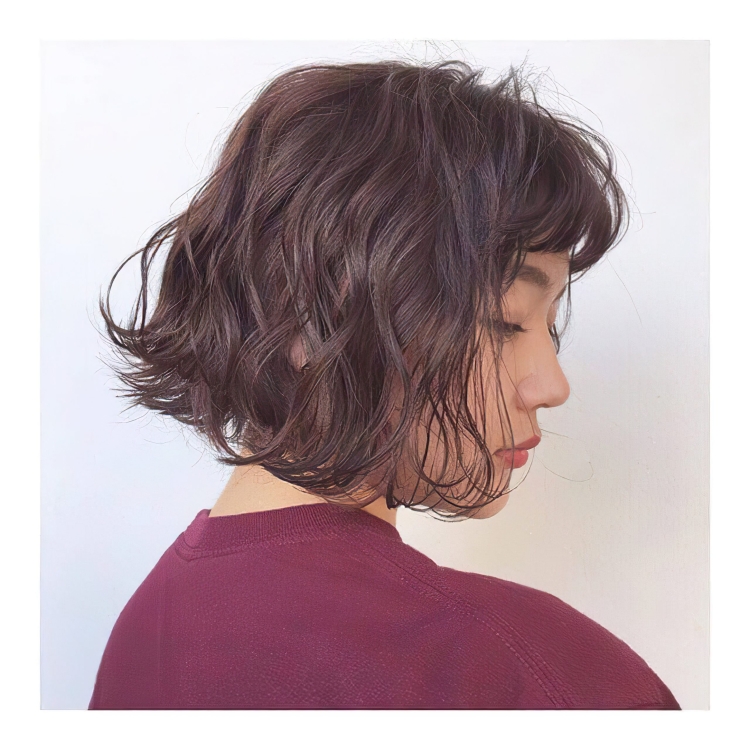 Градуированный Боб на средние кудрявые волосы