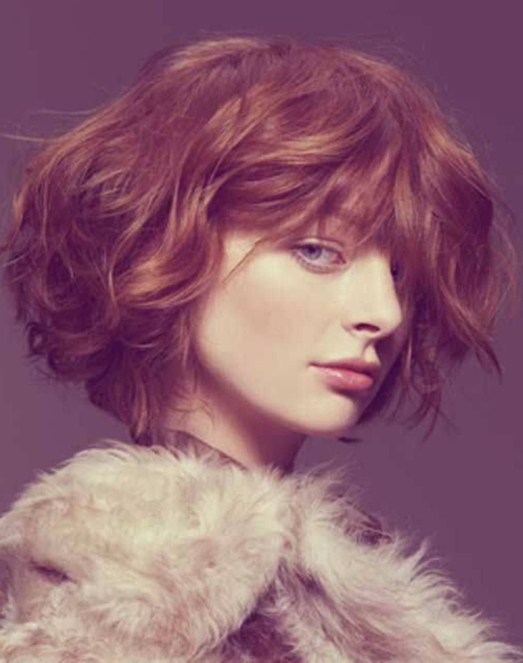 Боб сессон на вьющихся волосах